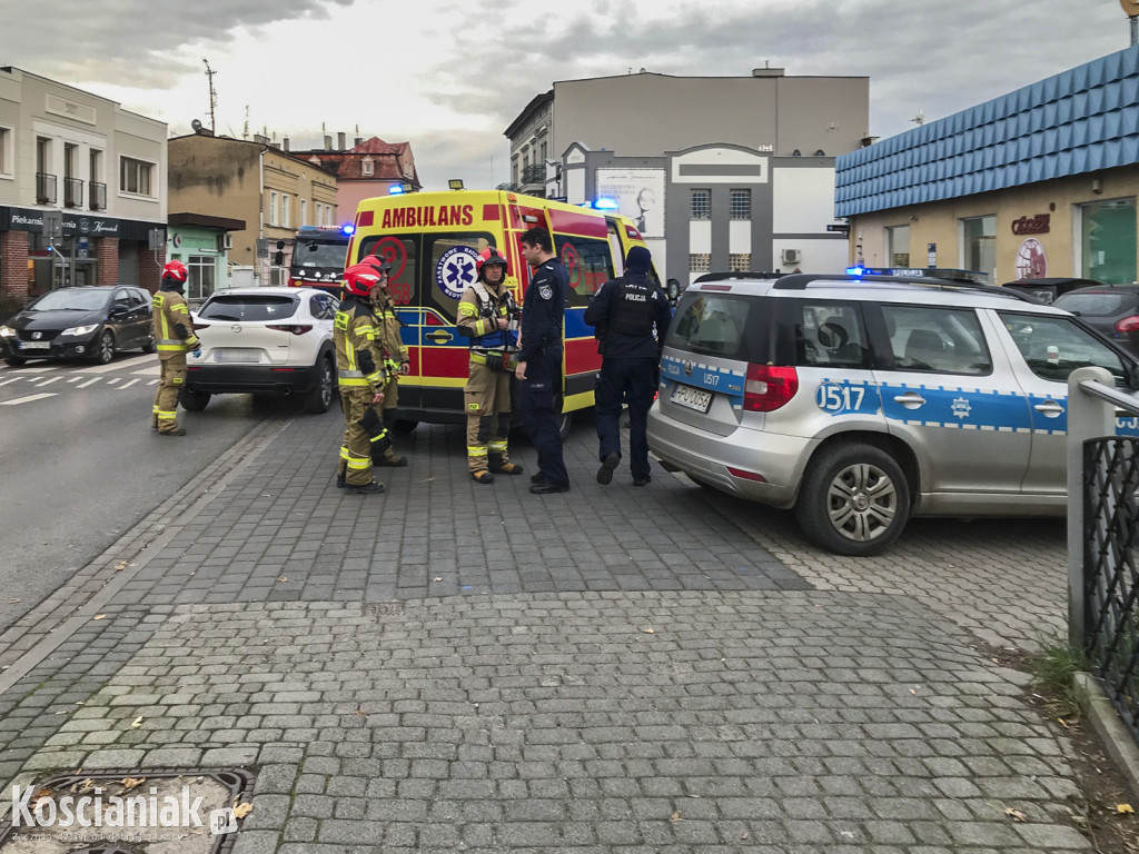 Uderzył w lampę przed przejściem dla pieszych