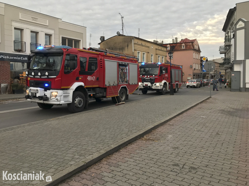 Uderzył w lampę przed przejściem dla pieszych