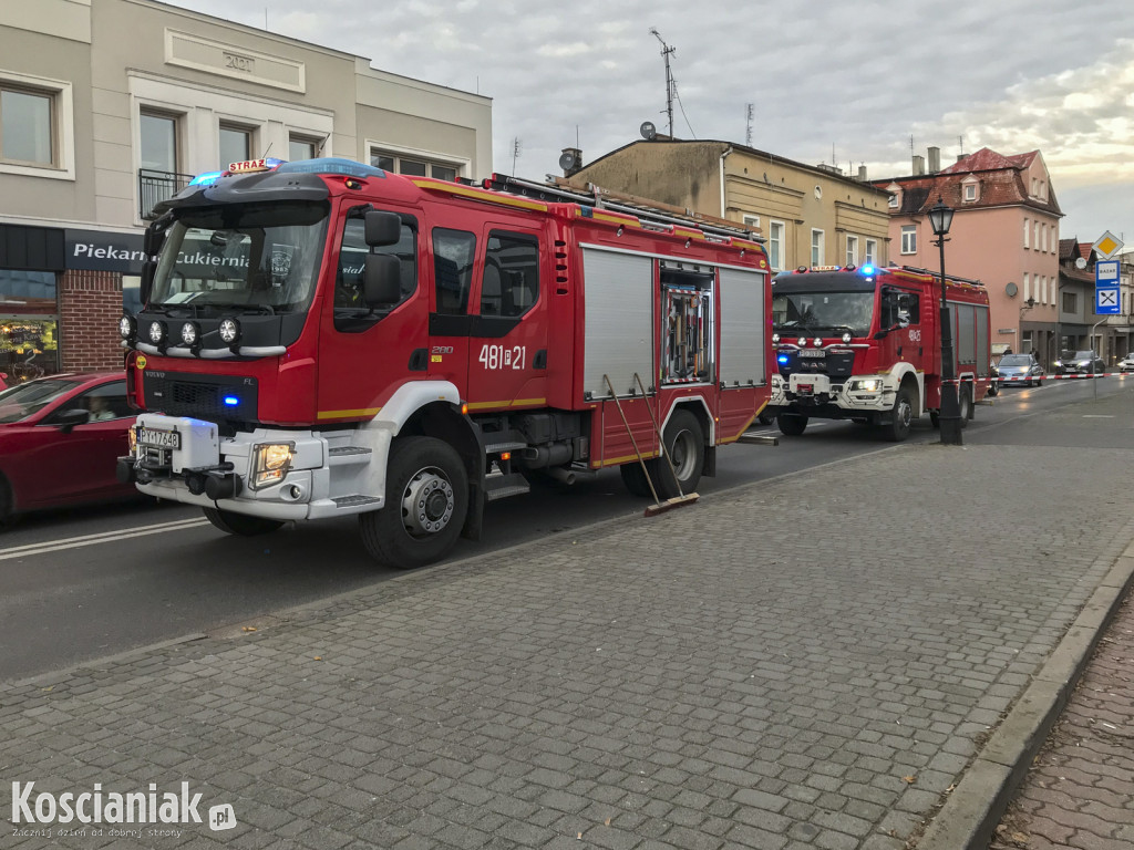 Uderzył w lampę przed przejściem dla pieszych