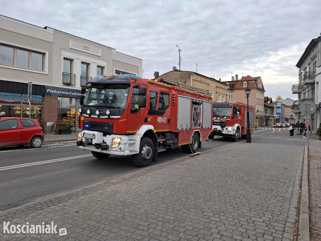 Uderzył w lampę przed przejściem dla pieszych