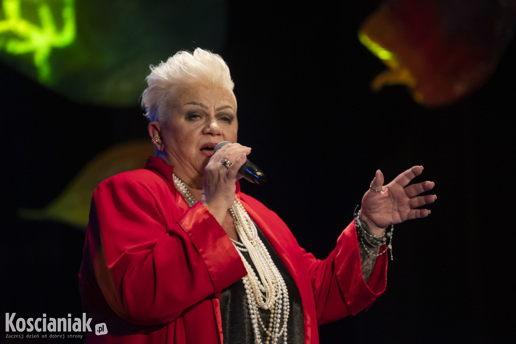 Barbara Parzęczewska porwała kościańskich seniorów