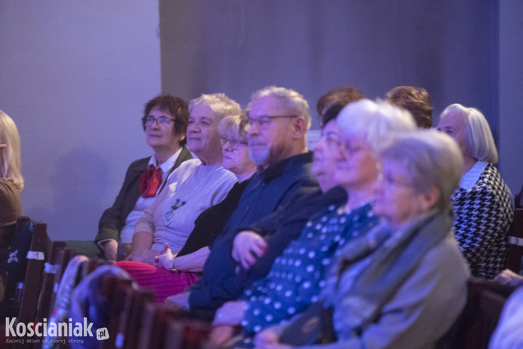 Barbara Parzęczewska porwała kościańskich seniorów