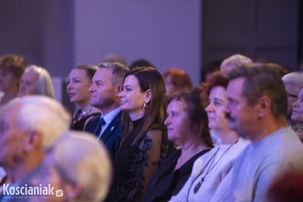 Barbara Parzęczewska porwała kościańskich seniorów