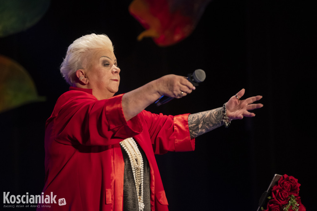 Barbara Parzęczewska porwała kościańskich seniorów