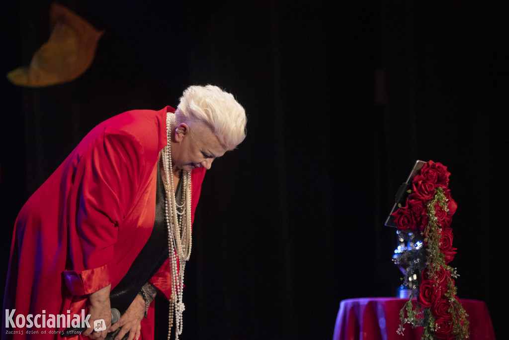 Barbara Parzęczewska porwała kościańskich seniorów