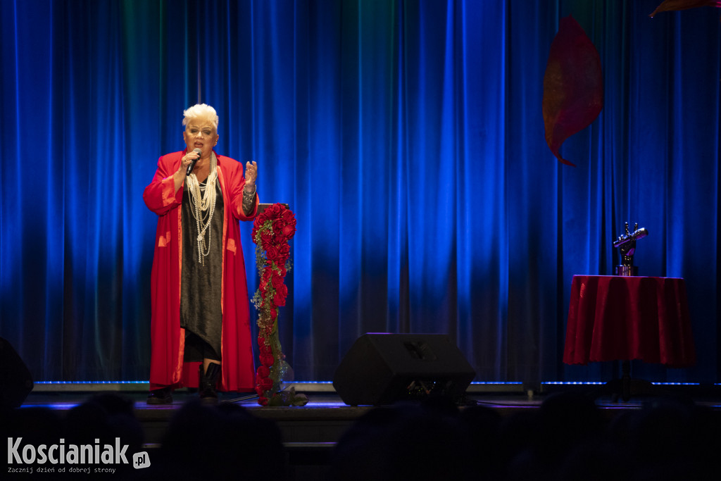 Barbara Parzęczewska porwała kościańskich seniorów