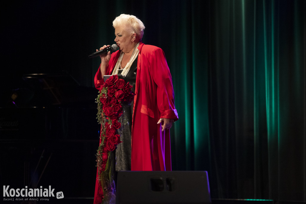 Barbara Parzęczewska porwała kościańskich seniorów