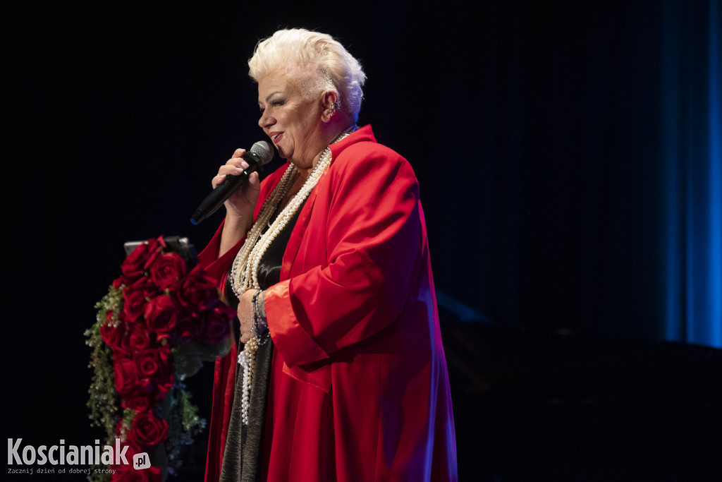 Barbara Parzęczewska porwała kościańskich seniorów