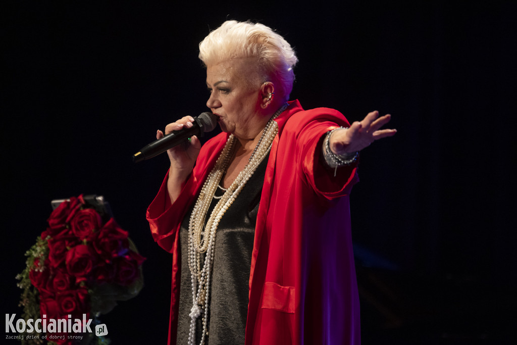 Barbara Parzęczewska porwała kościańskich seniorów