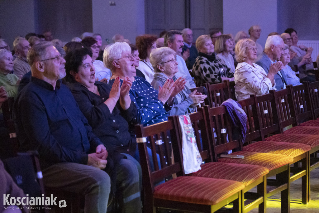 Barbara Parzęczewska porwała kościańskich seniorów