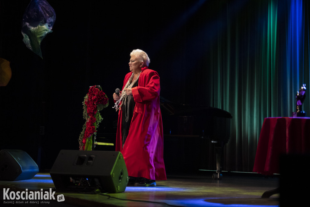 Barbara Parzęczewska porwała kościańskich seniorów