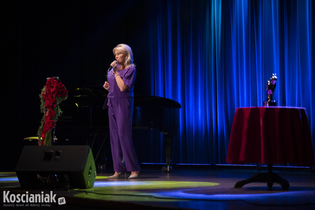 Barbara Parzęczewska porwała kościańskich seniorów