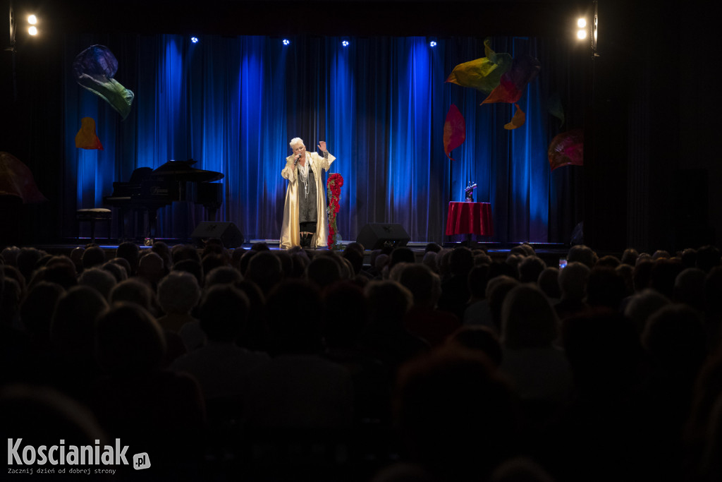 Barbara Parzęczewska porwała kościańskich seniorów