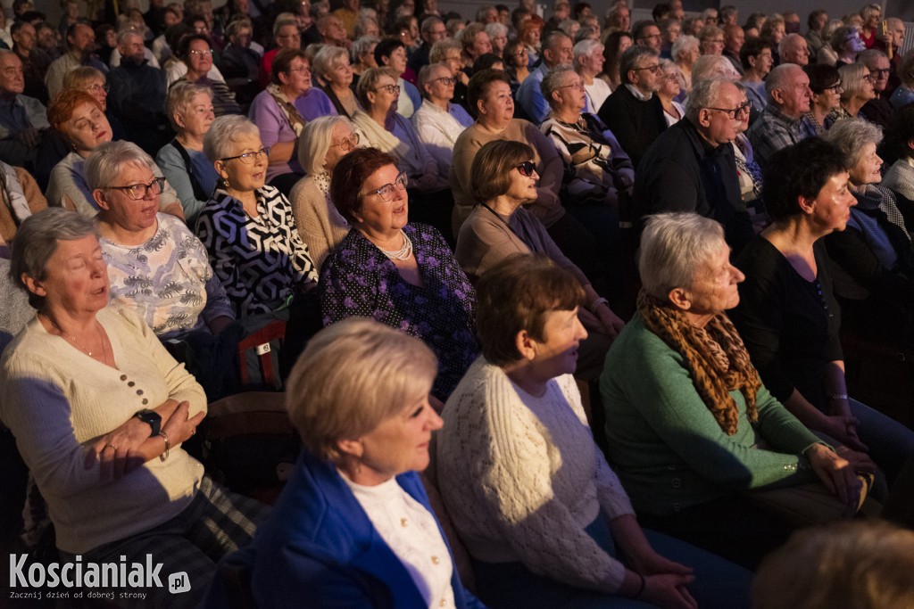 Barbara Parzęczewska porwała kościańskich seniorów