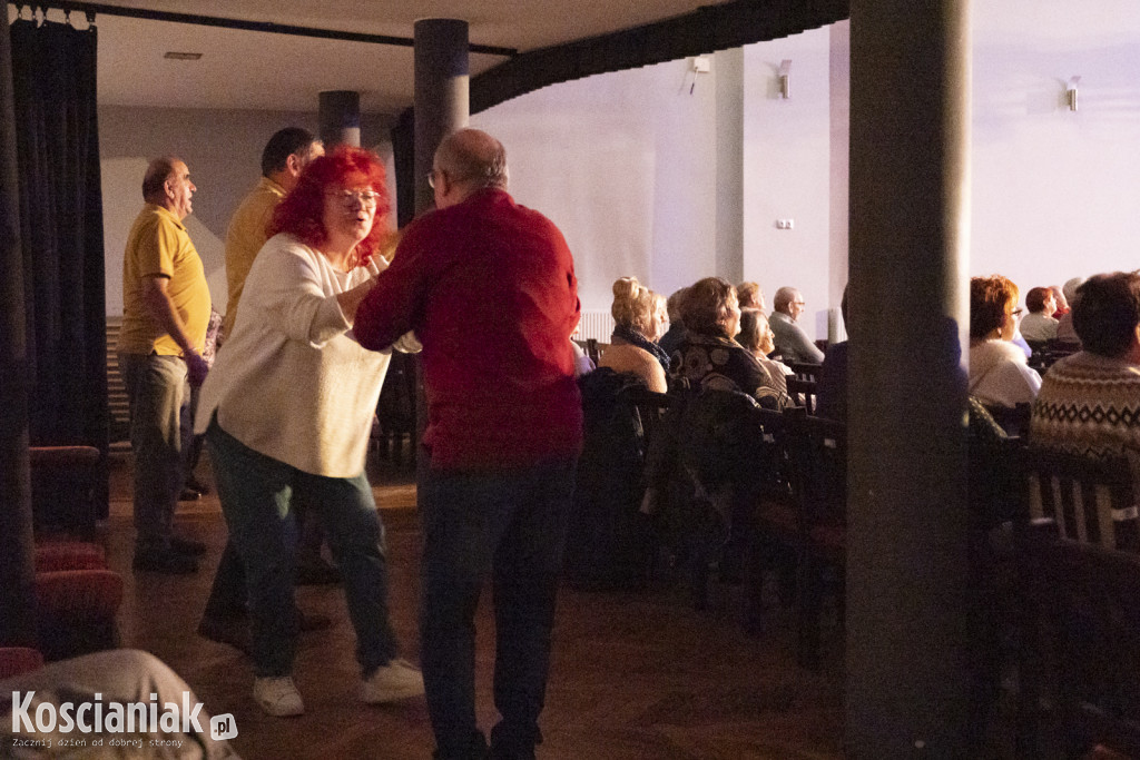 Barbara Parzęczewska porwała kościańskich seniorów