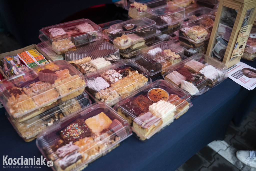 Kiermasz ciast dla Dagmarki przy drogerii dm