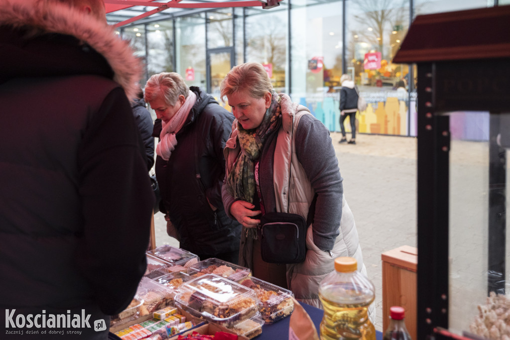 Kiermasz ciast dla Dagmarki przy drogerii dm