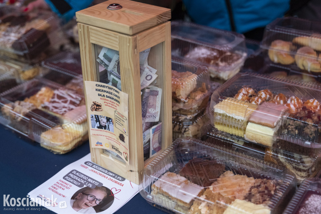 Kiermasz ciast dla Dagmarki przy drogerii dm