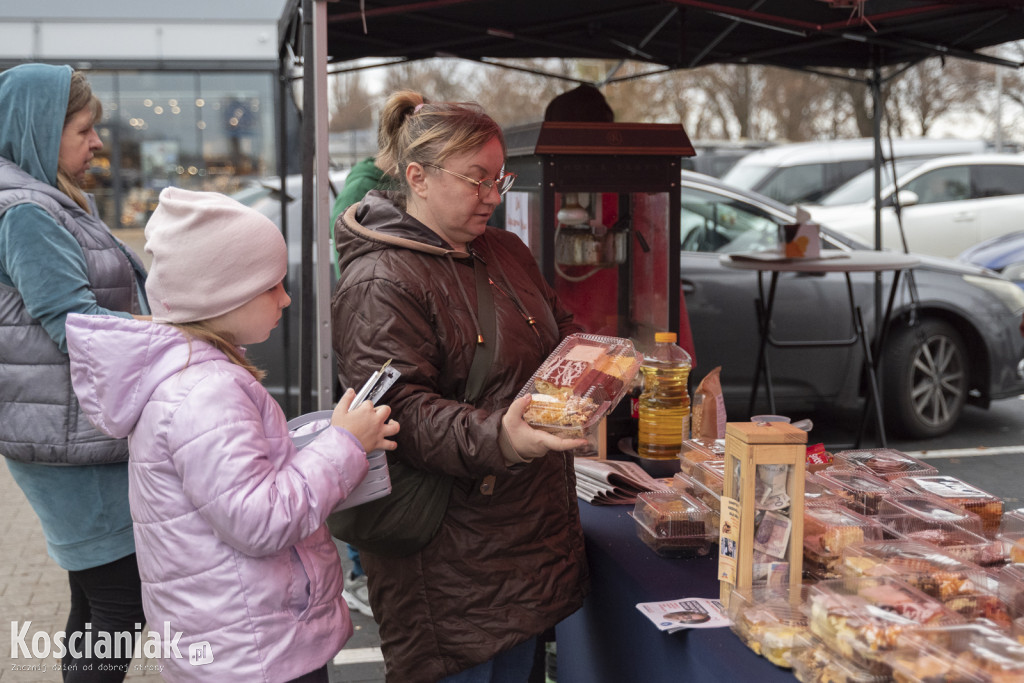 Kiermasz ciast dla Dagmarki przy drogerii dm