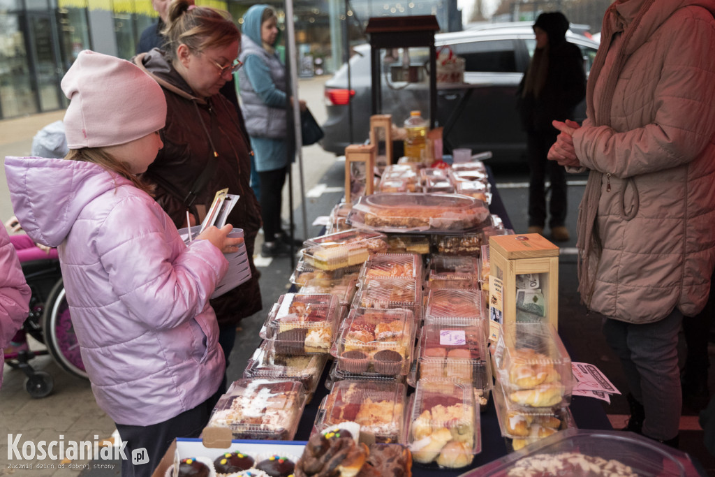Kiermasz ciast dla Dagmarki przy drogerii dm
