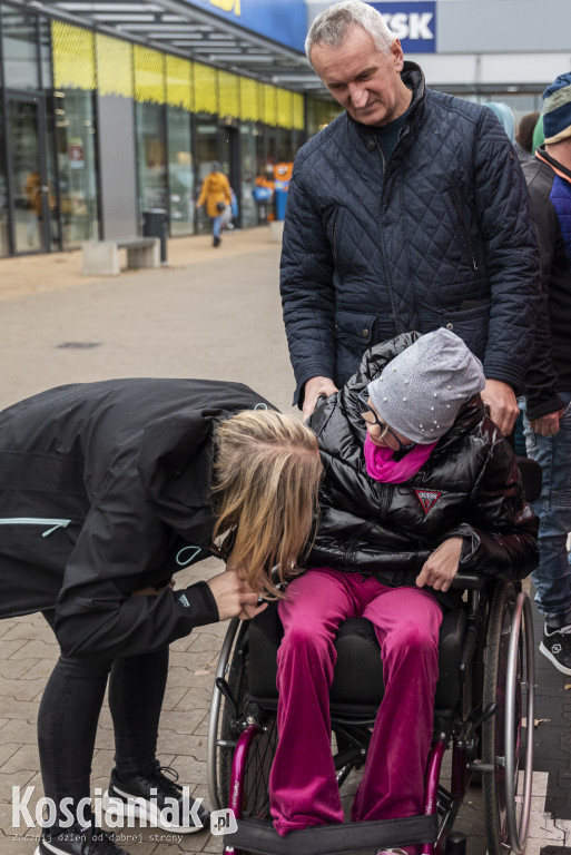 Kiermasz ciast dla Dagmarki przy drogerii dm