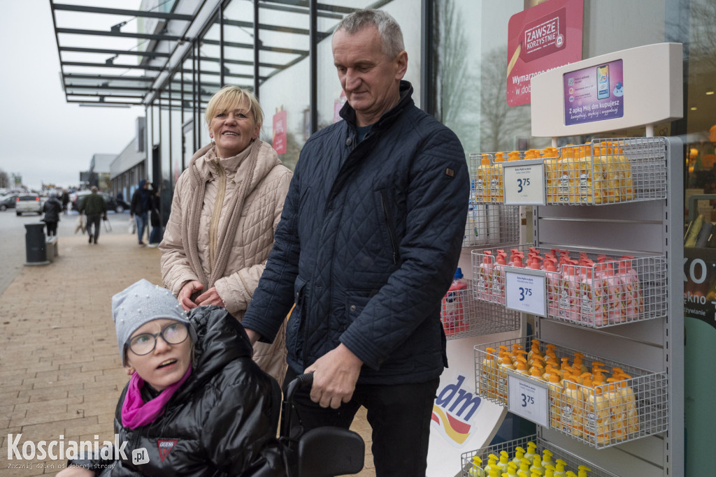 Kiermasz ciast dla Dagmarki przy drogerii dm