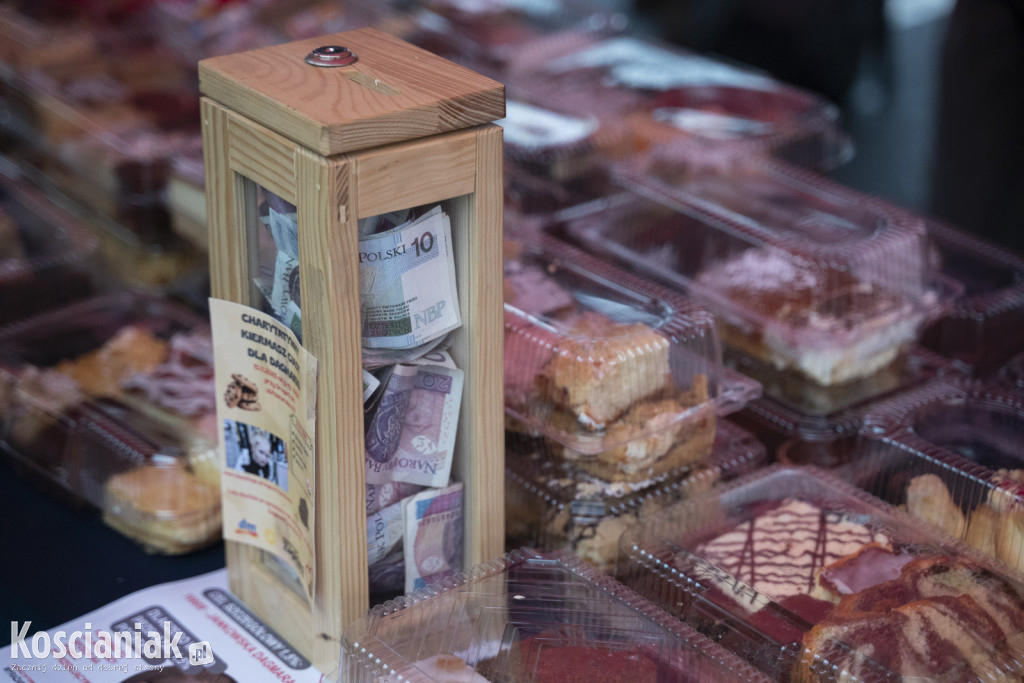 Kiermasz ciast dla Dagmarki przy drogerii dm