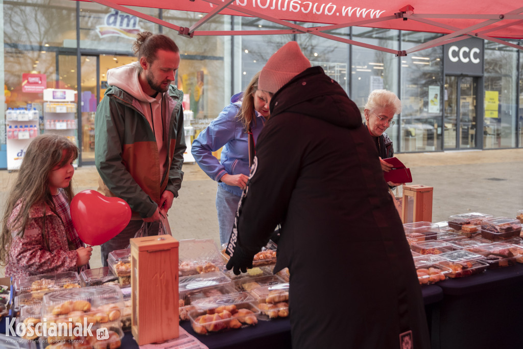 Kiermasz ciast dla Dagmarki przy drogerii dm