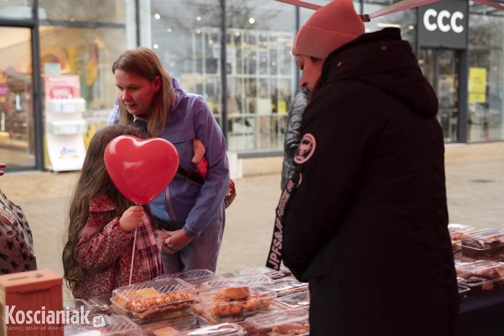 Kiermasz ciast dla Dagmarki przy drogerii dm