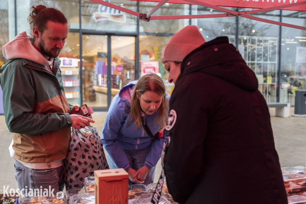 Kiermasz ciast dla Dagmarki przy drogerii dm