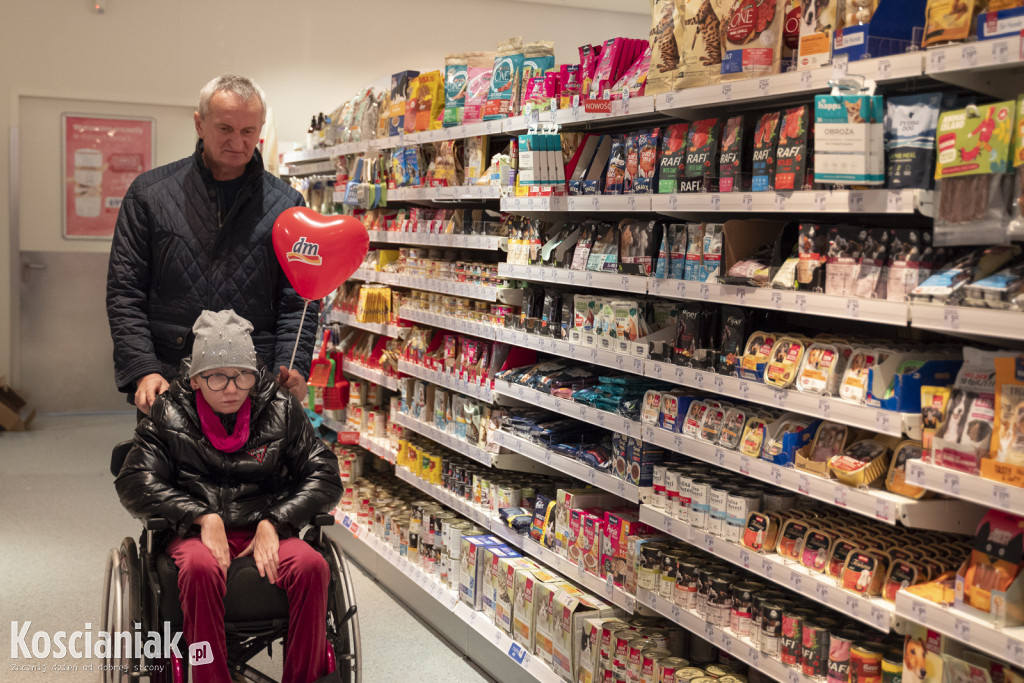 Kiermasz ciast dla Dagmarki przy drogerii dm