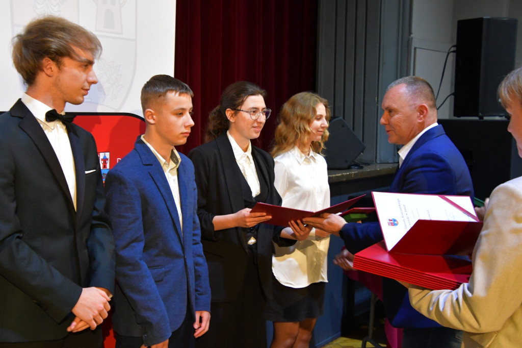 Stypendia i nagrody od starosty i powiatu