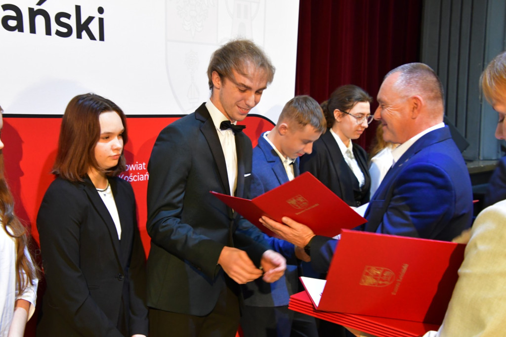 Stypendia i nagrody od starosty i powiatu