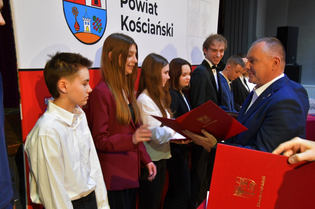 Stypendia i nagrody od starosty i powiatu