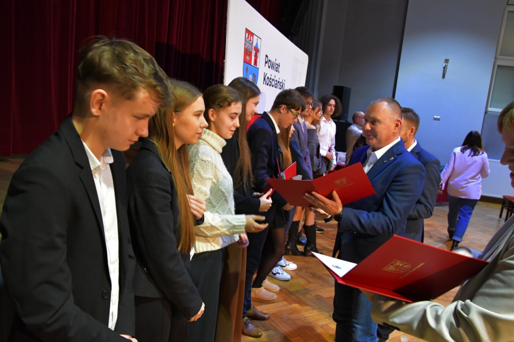 Stypendia i nagrody od starosty i powiatu