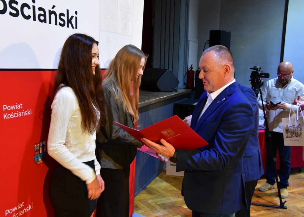 Stypendia i nagrody od starosty i powiatu