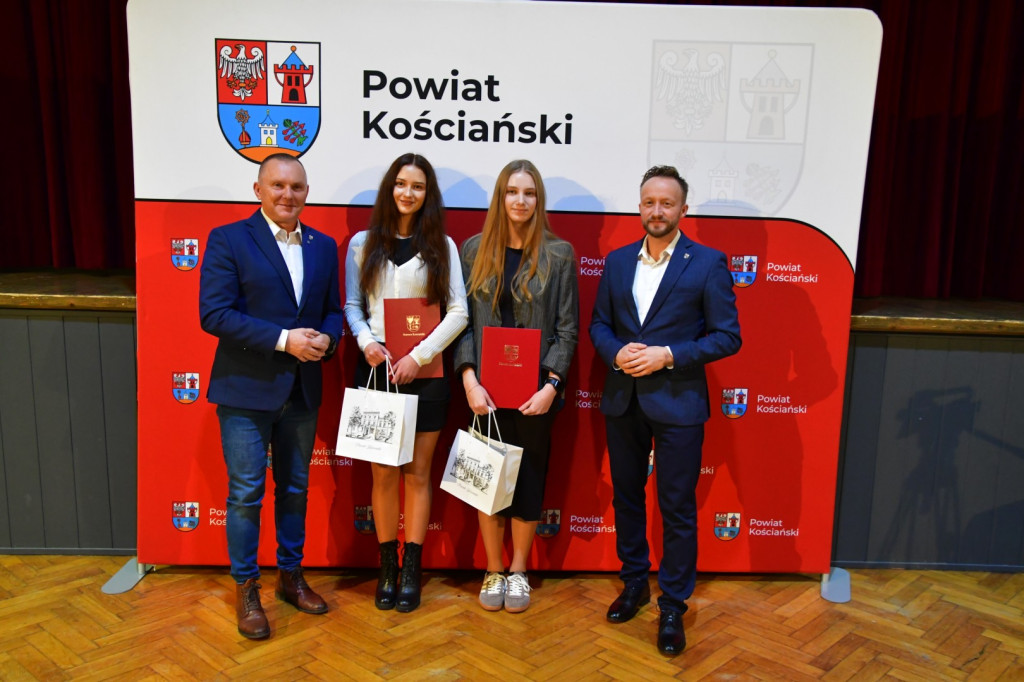 Stypendia i nagrody od starosty i powiatu