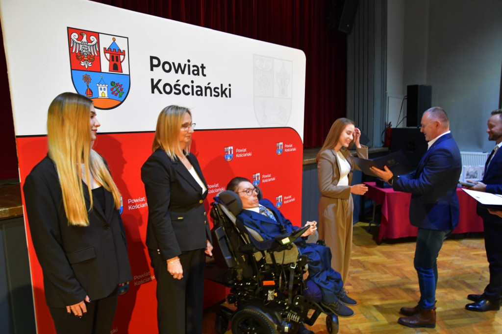 Stypendia i nagrody od starosty i powiatu