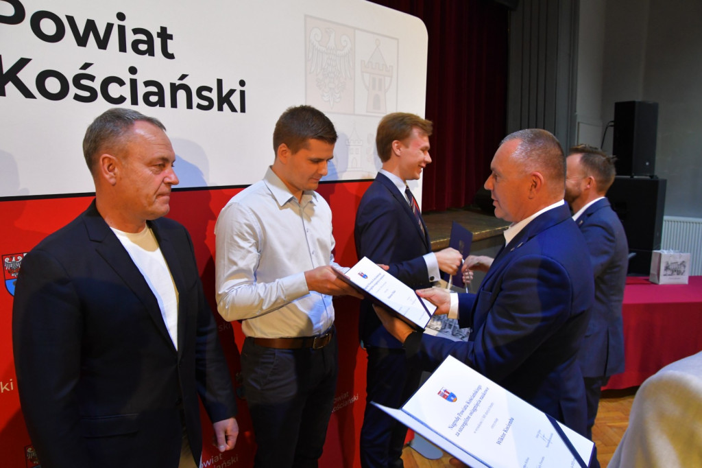 Stypendia i nagrody od starosty i powiatu