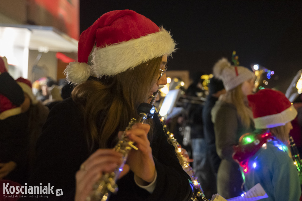Parada Mikołajkowa przeszła ulicami Kościana
