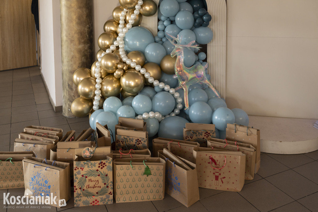 Wspólne zdobienie pierników z Dziećmi Niezwykłymi