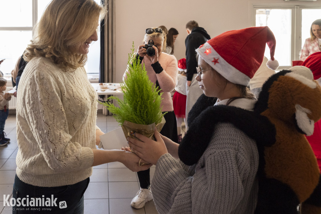 Wspólne zdobienie pierników z Dziećmi Niezwykłymi