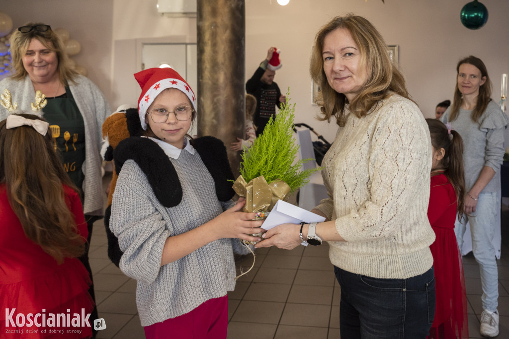 Wspólne zdobienie pierników z Dziećmi Niezwykłymi