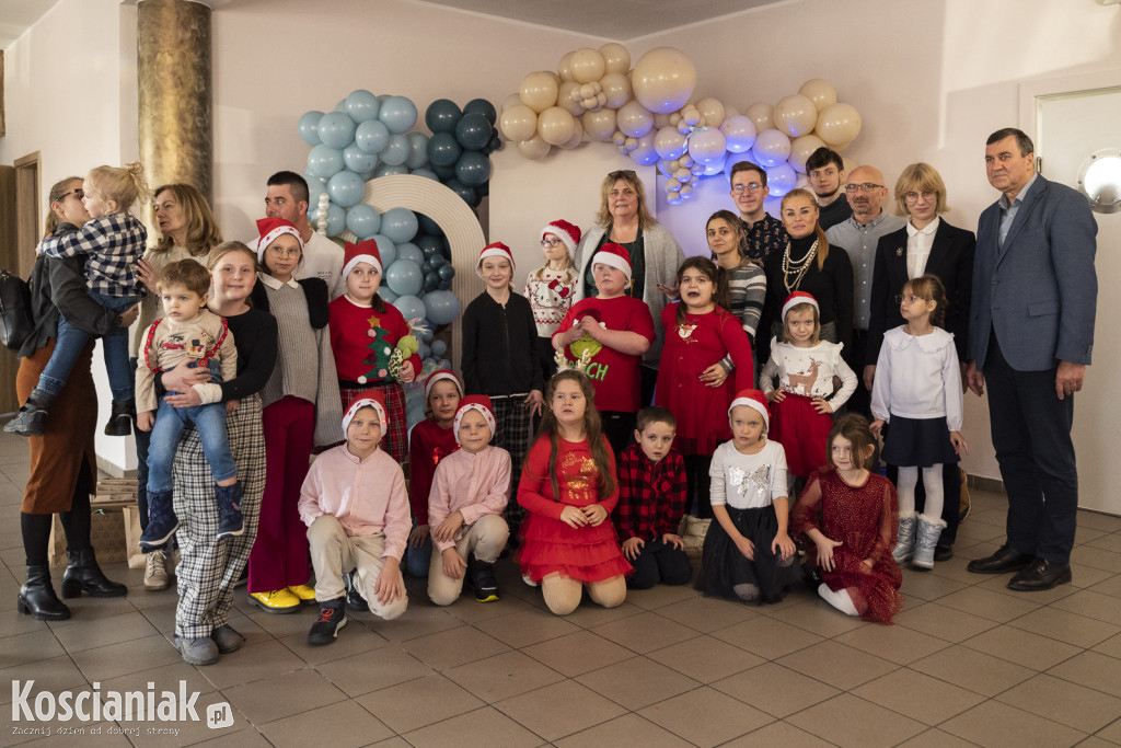 Wspólne zdobienie pierników z Dziećmi Niezwykłymi