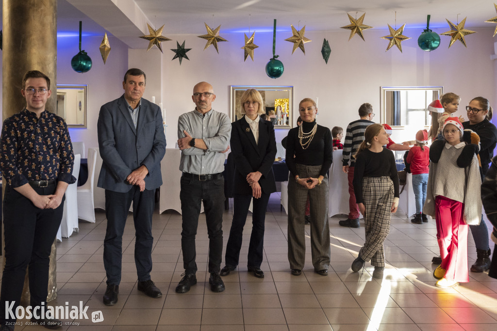 Wspólne zdobienie pierników z Dziećmi Niezwykłymi