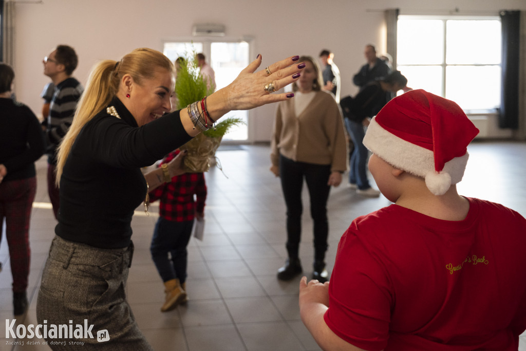 Wspólne zdobienie pierników z Dziećmi Niezwykłymi