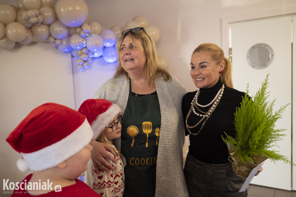 Wspólne zdobienie pierników z Dziećmi Niezwykłymi