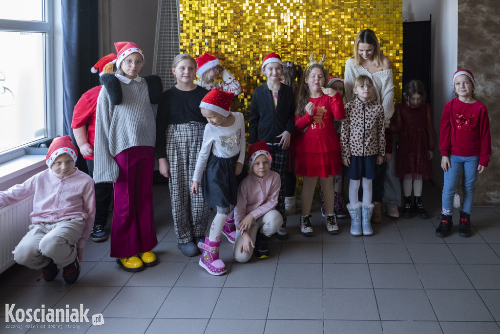 Wspólne zdobienie pierników z Dziećmi Niezwykłymi