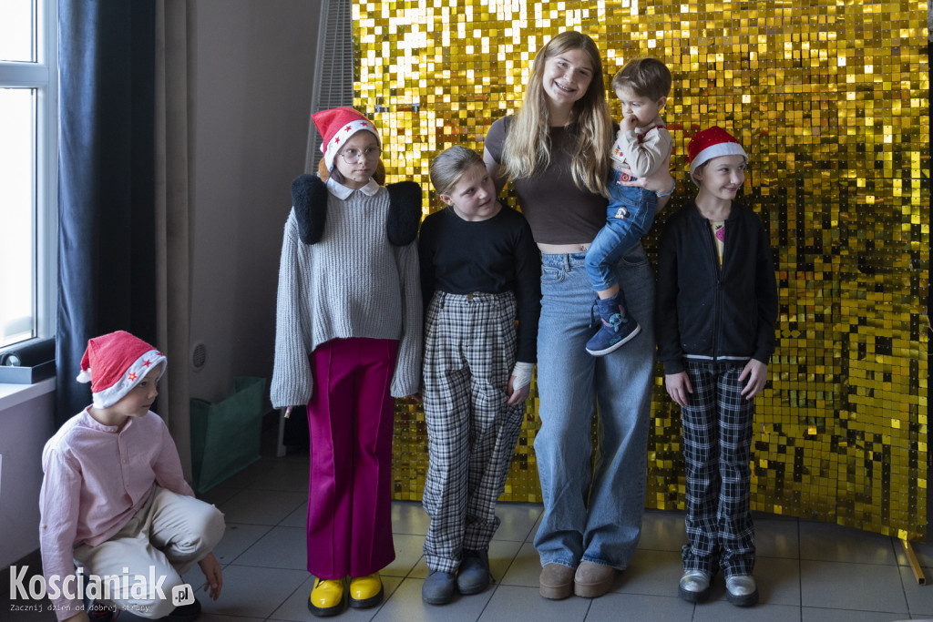 Wspólne zdobienie pierników z Dziećmi Niezwykłymi