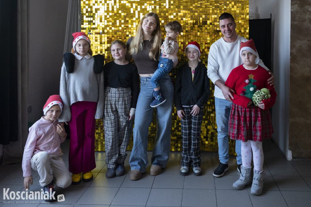 Wspólne zdobienie pierników z Dziećmi Niezwykłymi